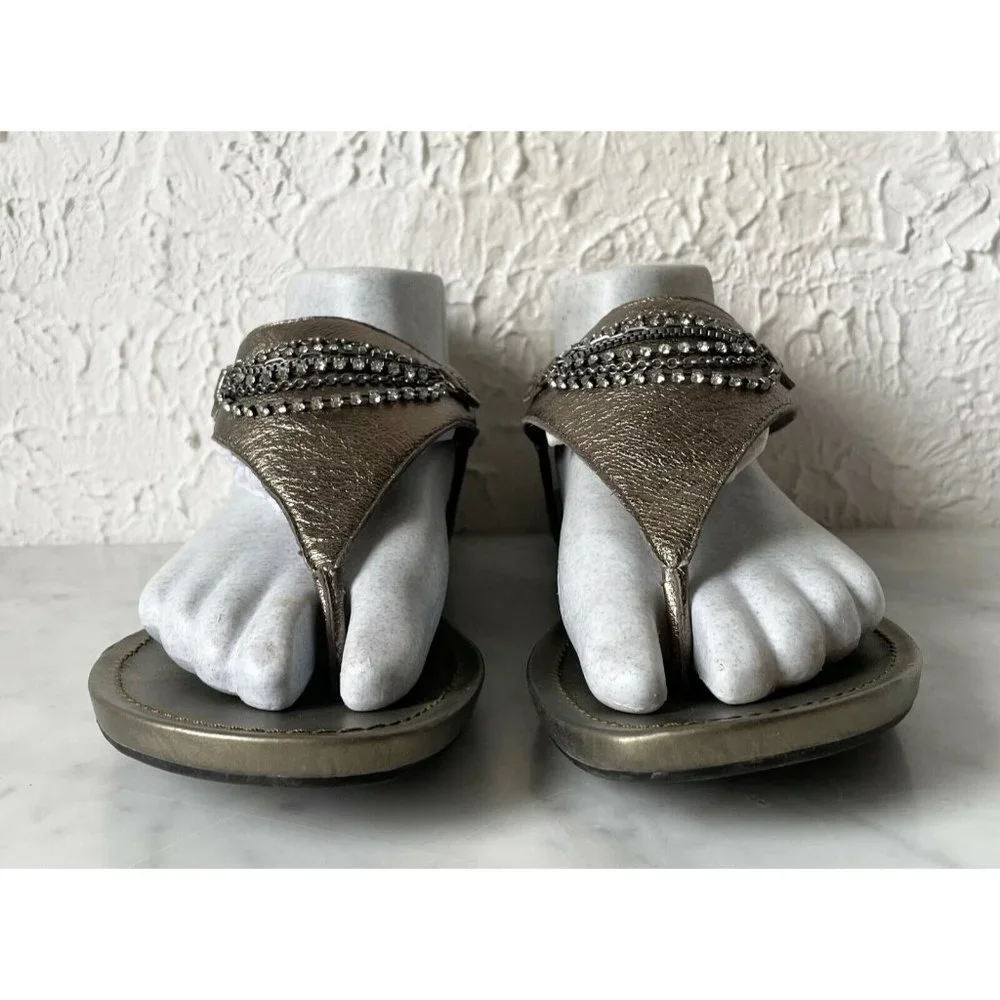 Simply Vera by Vera Wang Dyan Pewter Leather Ankle Strap Thong Sandal Women's 9
